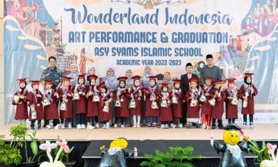 background wisuda anak tk